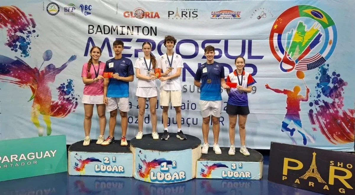 Atletas da AMOB brilham no Mercosul Junior de Badminton 2025