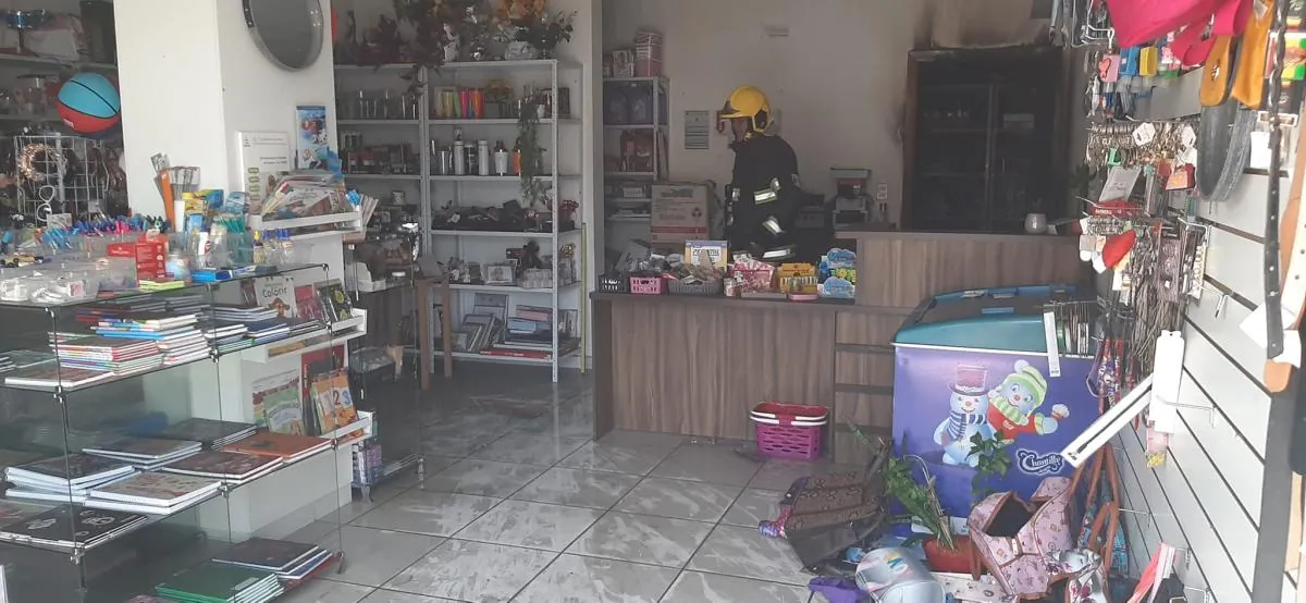 Problema elétrico causa princípio de incêndio em lojas no centro de Luzerna