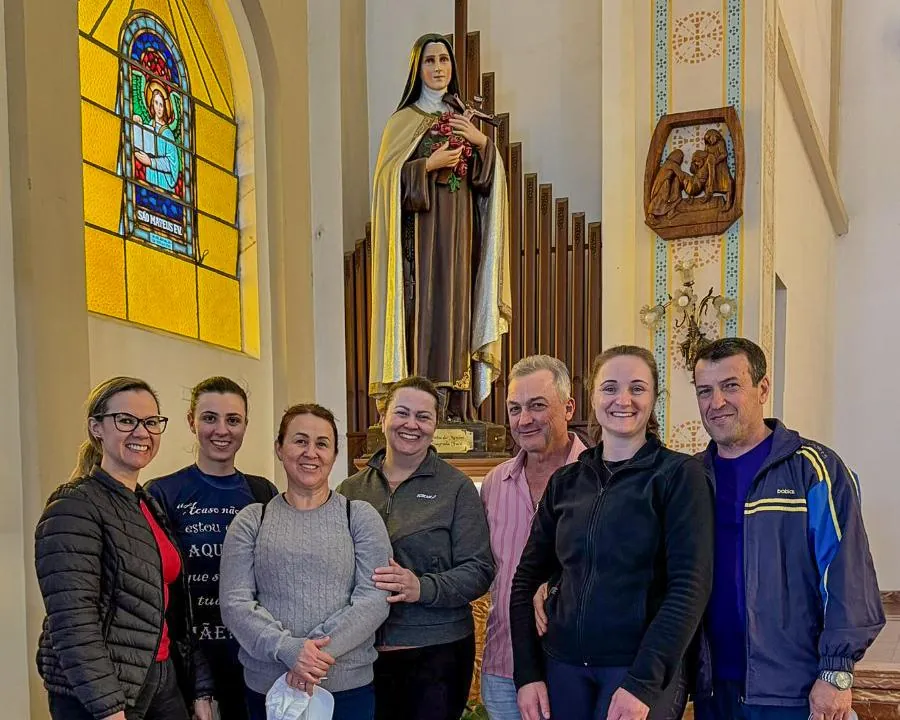 Comunidade de Santa Helena realiza caminhada de reconhecimento dos Caminhos Santos – Rota de Santa Terezinha e fortalece o turismo religioso de Joaçaba