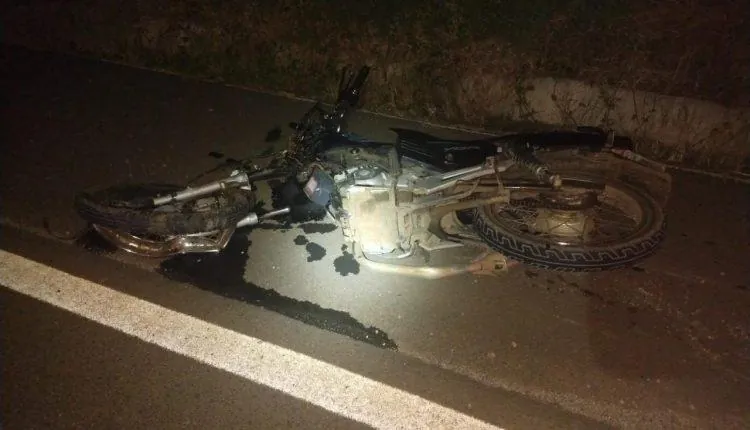 Jovem perde a vida após colisão entre carro e moto