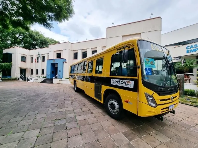 Joaçaba recebe ônibus escolar do Governo do Estado