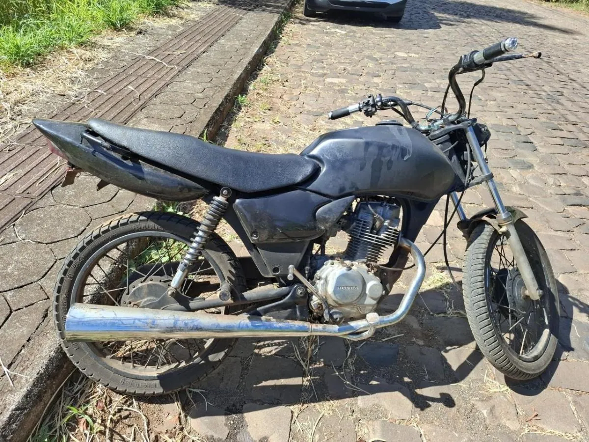 Motocicleta furtada é recuperada pela PM em Erval Velho
