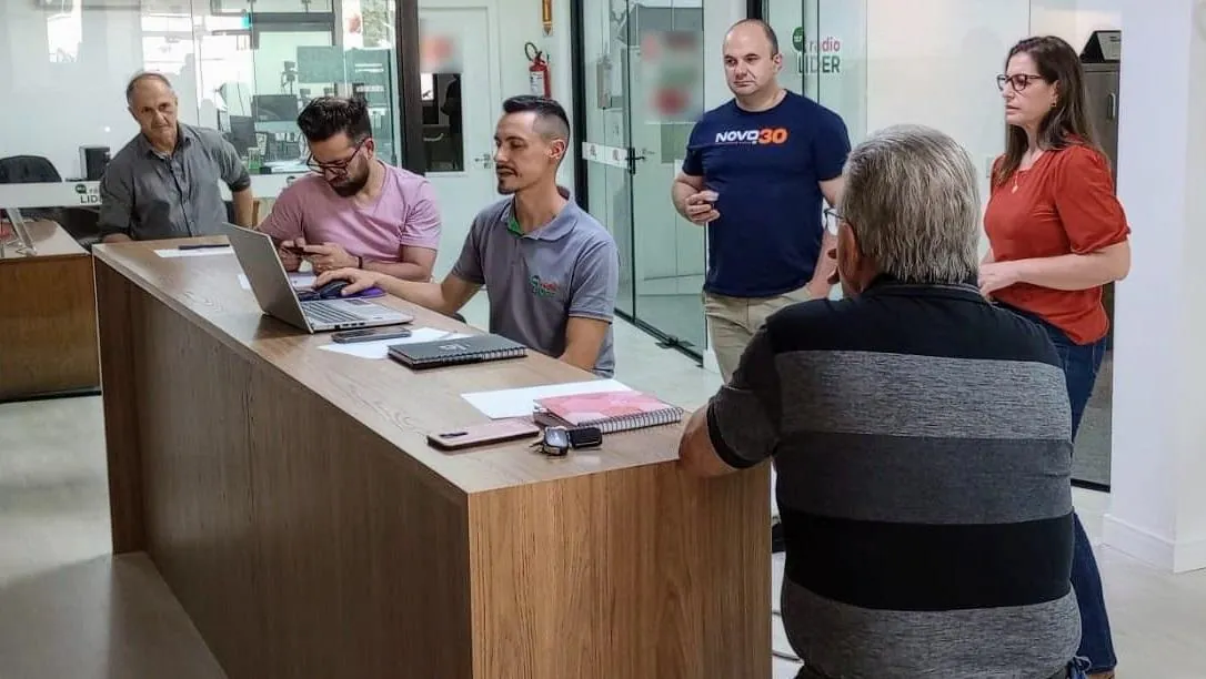 Rádio Líder reuniu representantes dos partidos que concorrem à Prefeitura de Luzerna para definir regras do debate