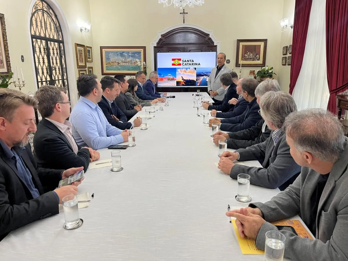 Governador Jorginho Mello solicita à Azul Linhas Aéreas a implementação de voos comerciais para Joaçaba e Caçador