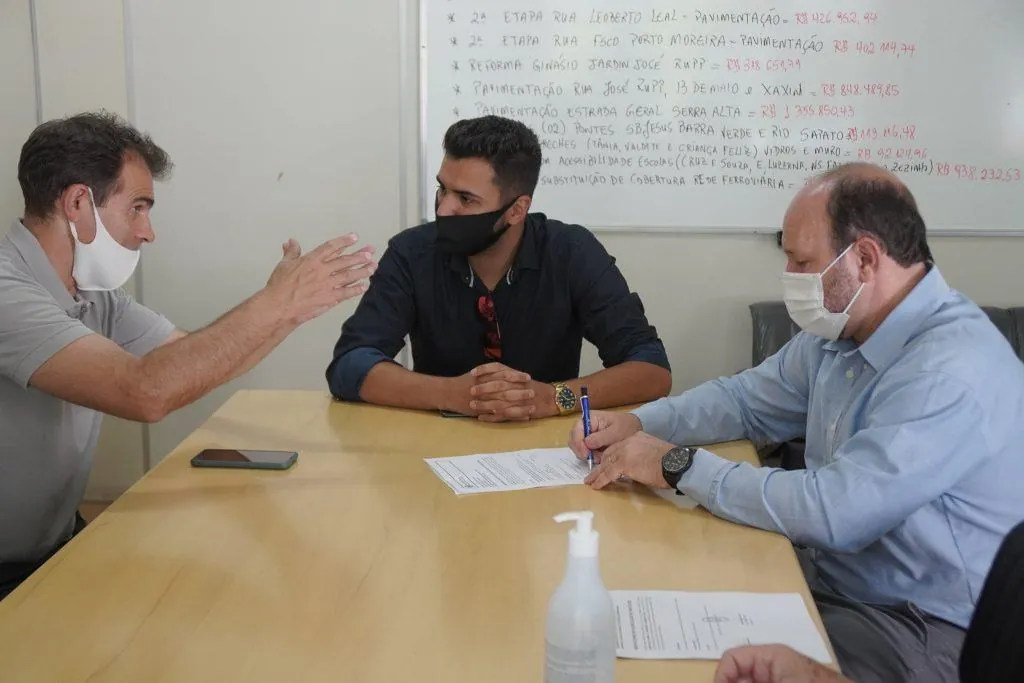 Assinada a Ordem de Serviço para pintura de Unidades Escolares de Herval d’Oeste