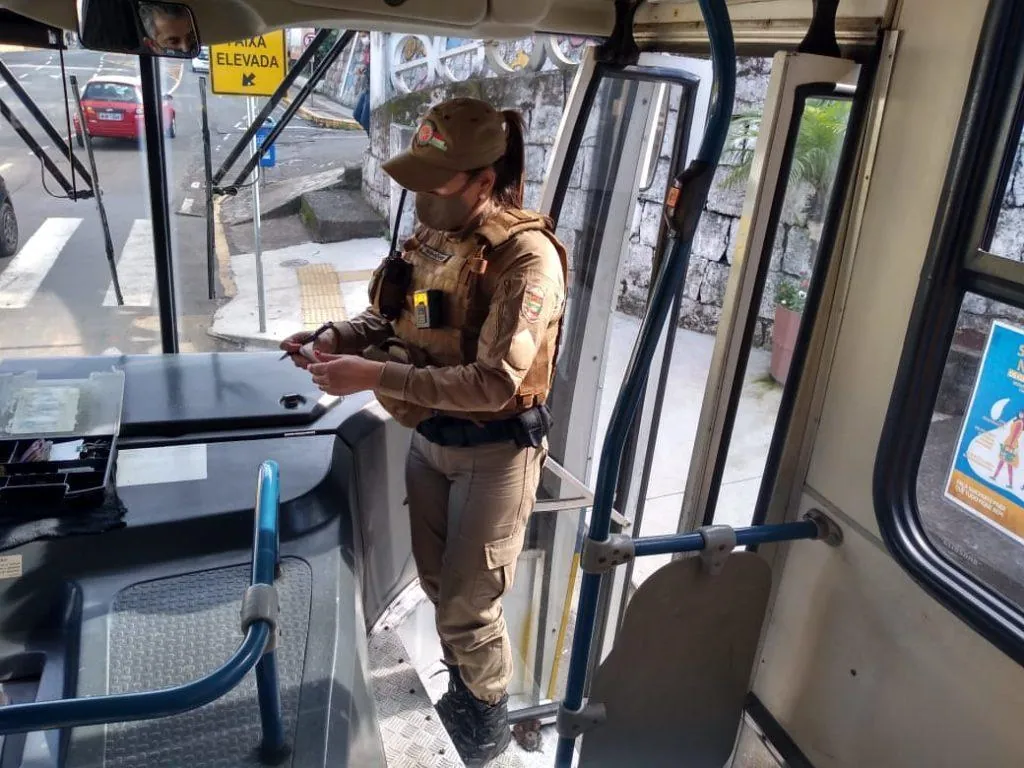 PM inicia a “Operação Covid-19” para fiscalizar e orientar comércio e transporte coletivo da região