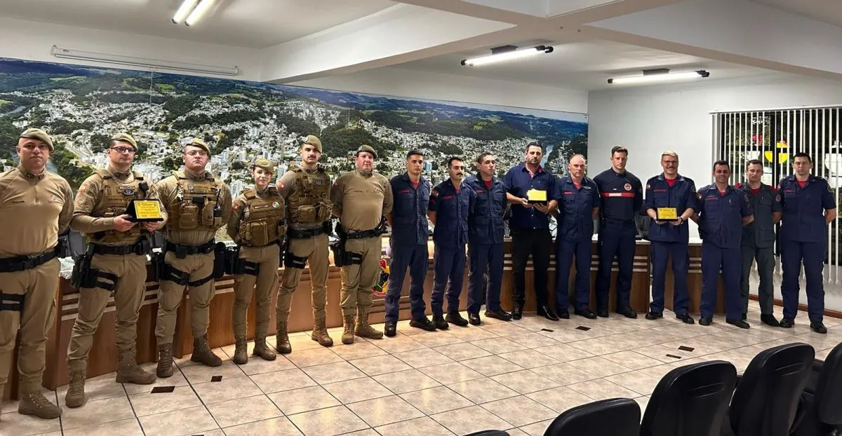 Agentes de segurança pública são homenageados na Câmara de Vereadores de Herval d’Oeste
