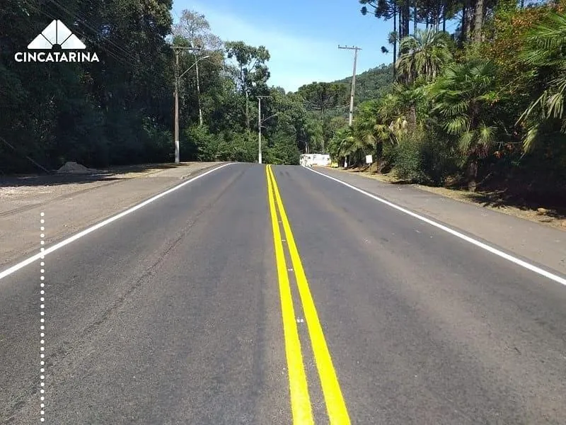 Avenida Caetano Natal Branco recebe sinalização horizontal