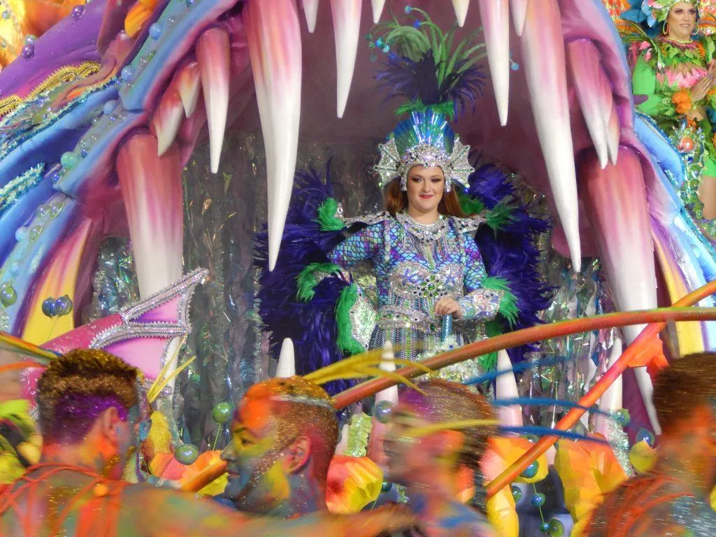 Segunda escola a desfilar, Aliança volta às origens e recorda o país do carnaval antes de Cabral
