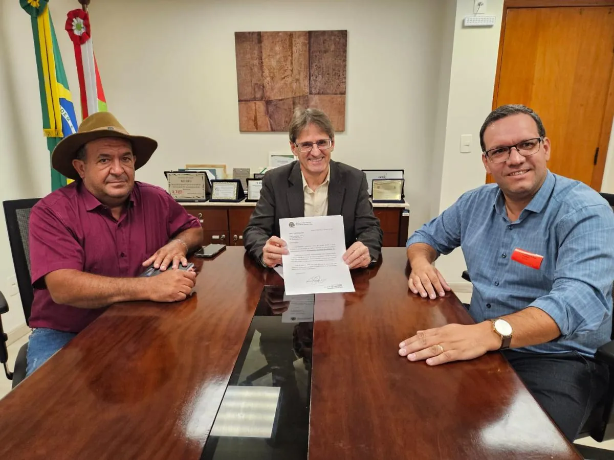 Prefeito e Vice de Herval retornam de Floripa com recursos para a Educação e Infraestrutura