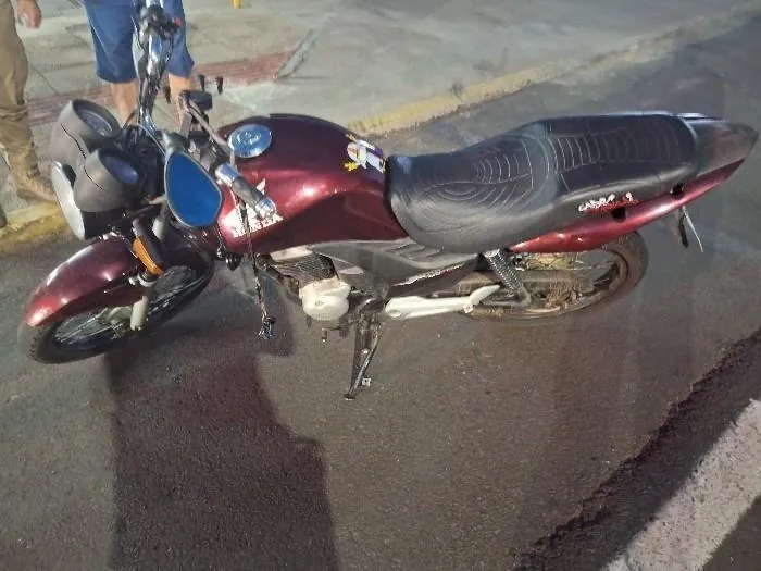 PM prende homem embriagado e pilotando motocicleta sem capacete no centro de Joaçaba