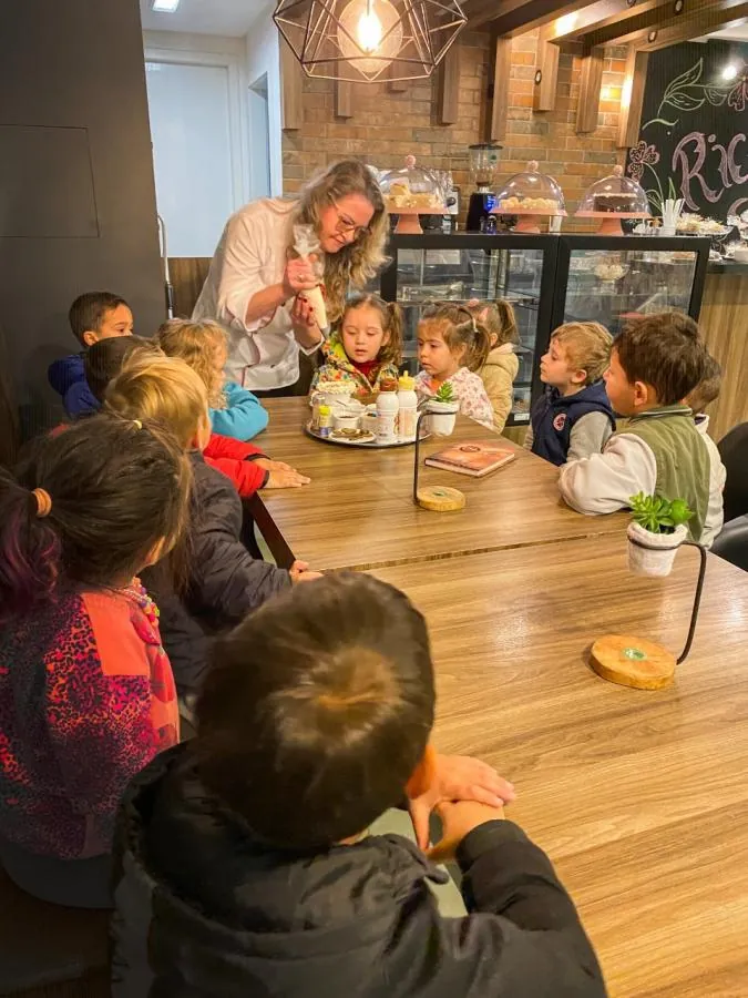 Alunos do Centro de Educação Infantil Nossa Senhora de Lourdes participam do projeto “Arte em toda Parte”