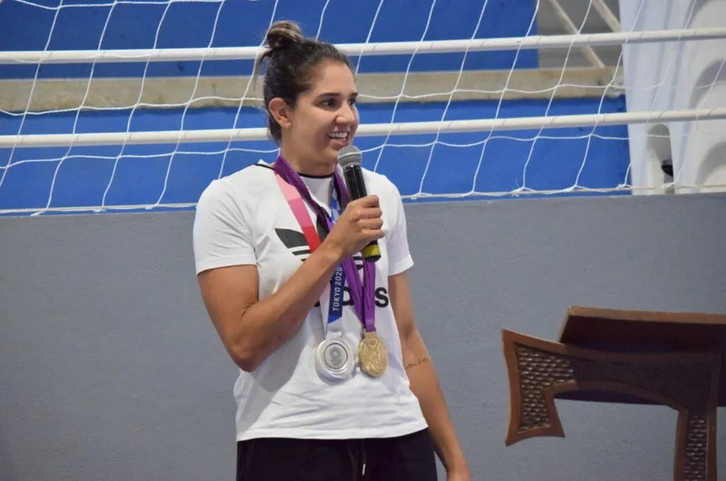 Medalhista olímpica Natália Zilio é homenageada em Joaçaba