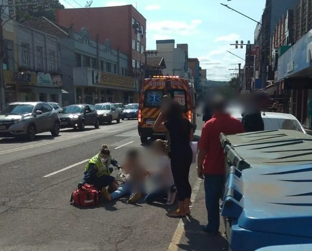 Mulher é atropelada na Avenida XV em Joaçaba
