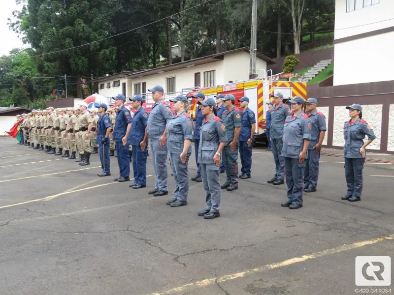 Oficiais e Praças da Polícia Militar e Bombeiros são promovidos