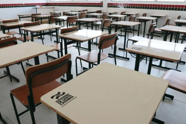 Retorno de aulas presenciais é autorizado em regiões graves de SC